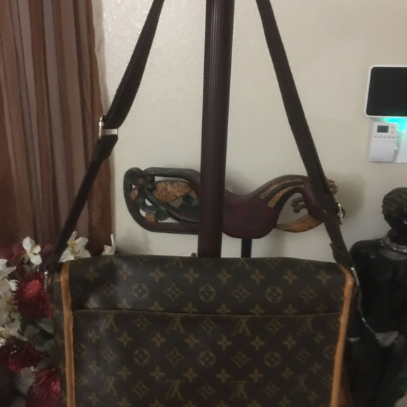 Louis Vuitton cross body bag or purse - Picture 1 of 6